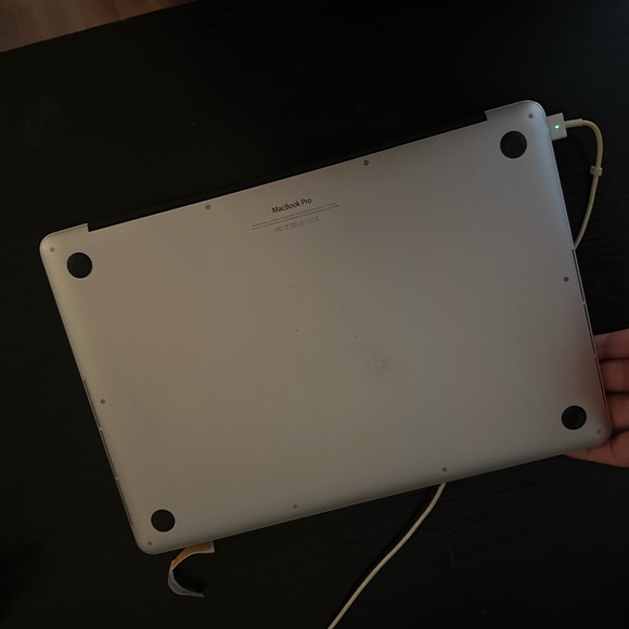 Apple MacBook Pro - Picture 3 of 6